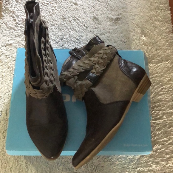 Call it Spring Ankle boots - Picture 2 of 3